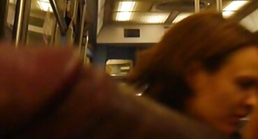 Djevojka je skinula besplatna jebacina gaćice i predala se crnom tipu