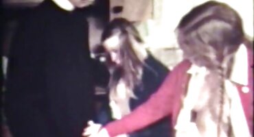 Crna Elda sex filmovi besplatno u vaginu skliznuo na krevet