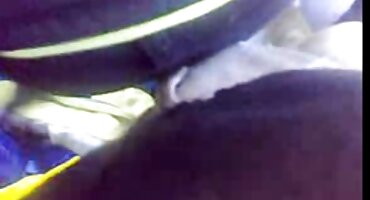 Umetnuo besplatni poenici kurac u bijelu maca i počeo čvrsto bičevati