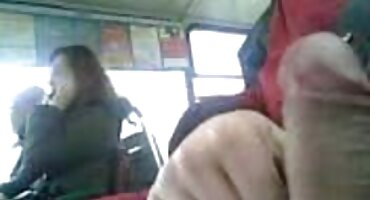 Mlada djevojka koja vjeruje u čuda dobiva kurac od Djeda Mraza porno isjecci