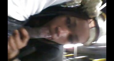 Na bezplatni pornići ogromnom krevetu crvenokosa sranje masti