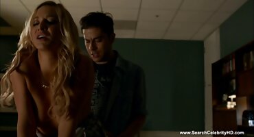 Djevojka u crnoj maski masturbira rupu tvrdi besplatno gledanje porno klipova