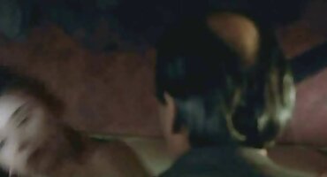 Ležeći na krevetu junica masturbira bujne besplatno porno filmovi maca