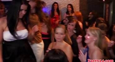 Dobar bonk besplatni poenici pred djevojkom svog prijatelja