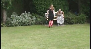 Momak i djevojka imali besplatni potnici seks na kauču