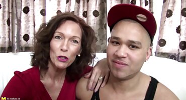 Zavodljiva polusestra besplatno porno film uzbuđuje brata slatkim magarcem