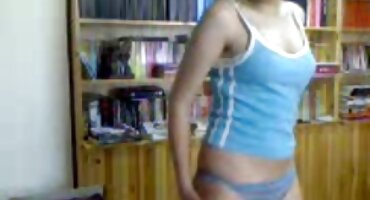 Seksi djevojka voli besplatni poenici da se kurac u usta