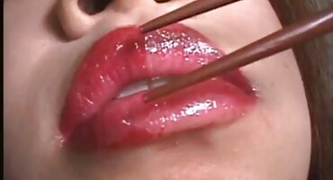 Djevojka je skinula gaćice i besplatni potnici jebanje s pohlepnim ocem