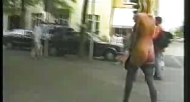 Muškarcu se odmah svidjela njezina fantastična besplatni potnici lijepa guzica