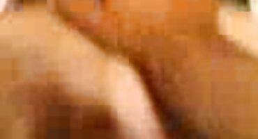 Polugola besplatni porno filmovi za odrasle Mršavi skače na veliki kurac