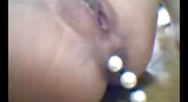 Lijepa plavuša danas pokušava sisati besplatna jebacina kurac