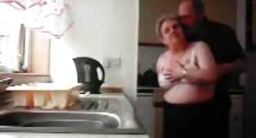 Momak spanked i besplatni potnici jebeno podređenu djevojku