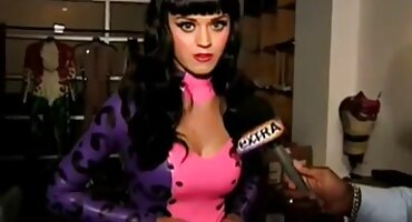 Teen koza pokušava nove gaćice u spavaćoj sobi besplatni porno filmovi za odrasle