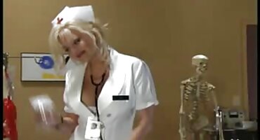 Bradati Gospodin fucks dama na porno filmovi gratis parkiralištu