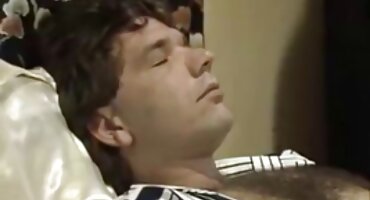 Ostavljena sama, mama zadirkuje klitoris besplatno gledanje porno klipova rukama