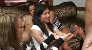 Napaljeni kuja xxx besplatni porno filmovi ejakulira na gumeni falus