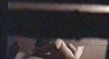 Stavila je pseću sluškinju porno isjecci u kuhinju i počela jebati sve