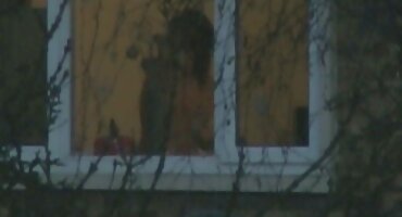 Djevojka se opustila i uzela crni falus u porno filmovi free maca