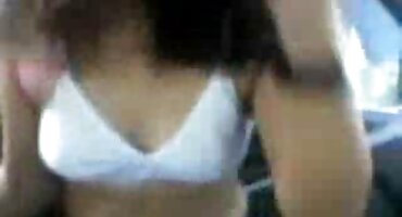 Dvije djevojke na kameru pokazuju jebacina besplatna za što su sposobni