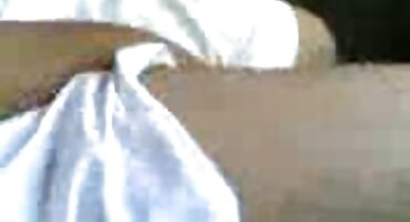 Djevojka s povezom na očima poslušala je besplatni potnici strastvenog muškarca