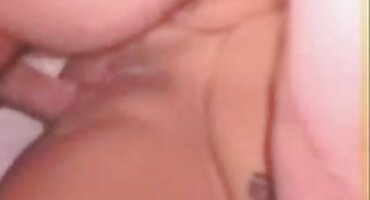 Djevojka s repom ispružila besplatno porno film je svoju muhu i sisala penis