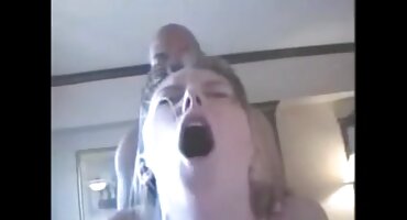 Djevojke pokušavaju sve od sebe i sisati kurac zajedno pornići za gledanje besplatno