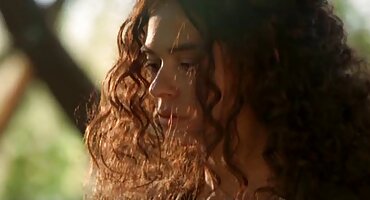 Nakon masaže vibratorom, ona je sranje i predaje se porno isjecci Raku hahalu