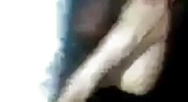 Jebu se noću u besplatna pornjava prirodi na pozadini prekrasnog krajolika