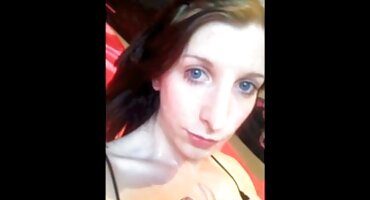 Vitka ljepotica daje besplatna jebacina sebi kurac za snimanje