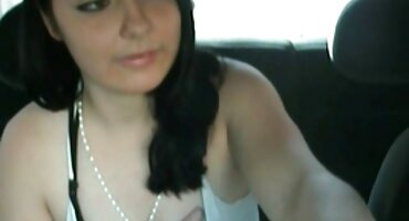 Napaljeni besplatni pornjici teen strastveno masturbira joj maca