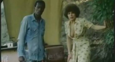 Crvenokosa mama besplatni prno filmovi trlja maca prstima