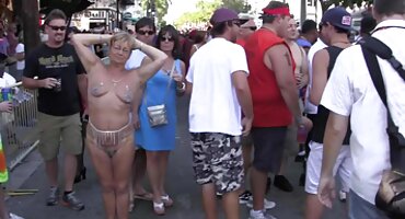 Mlada žena pristala je na seks U Troje s crnim parom najbolji besplatni pornići