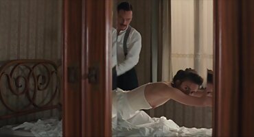 Dosadno krupan jebeno u usta djevojku u crnoj besplatni potnici majici