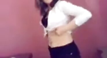 Veseo teen daje bez svlačenje probio maca besplatna jebacina