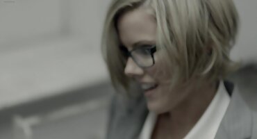 Na kuhinjskoj besplatni poenici ploči on Fucks Seksi Crnka