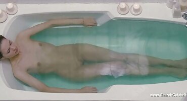 Djevojka sisa kurac u nadi da će dobiti spermu besplatni poenici