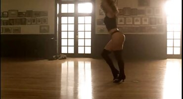 Zločesti penis ljubavnik crvenokosa uzima besplatni potnici ga u usta