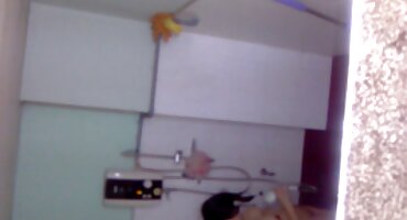 Muškarac je uživao u seksu s djevojkom u hotelu na besplatniseksi filmovi krevetu