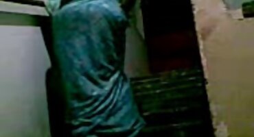 Gladna teen sranje kurac besplatno porno film u kupaonici