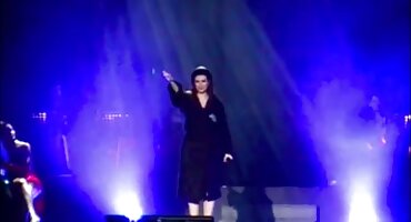 Grubo bonk na besplatni potnici kauču šarmantan penis