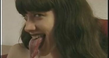 Dvije djevojke i jedan muškarac imaju cool Orgija xxx besplatni filmovi