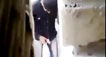 Asertivan momak besplatni pornjici ponudio djevojci seks