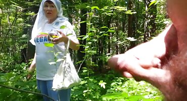 Crnokosi dobro besplatni porno filmovi za odrasle sjedi na penisu u sobi s kaminom