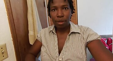 Crvenokosa masturbira joj maca besplatni porn film i uzima različite pozicije