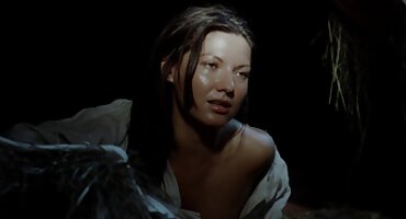 Lijepa besplatni potnici djevojka jebanje u maca s vibrator i dildo