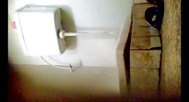 Čovjek jebeno slobodni pornići vrata u vlažnom Pička