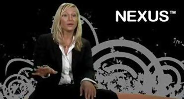 Nakon poljubaca fucks svoju djevojku u besplatni lezbijski filmovi kuhinji