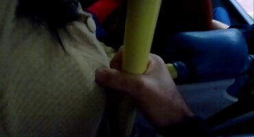 Plavuša žena besplatno porno film sa silikonskim Sisama marljivo čini pušenje