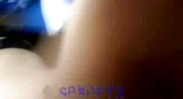 Amaterski besplatno porno filmovi oralni marljivo uzima u usta muškarca