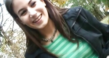 Prljavi čovjek počeo jebanje djevojku na casting mlada jebacina